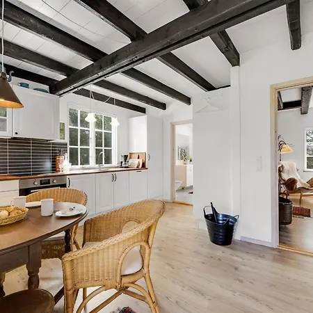 Holiday home Enya - 1-2km From The Sea By Interhome